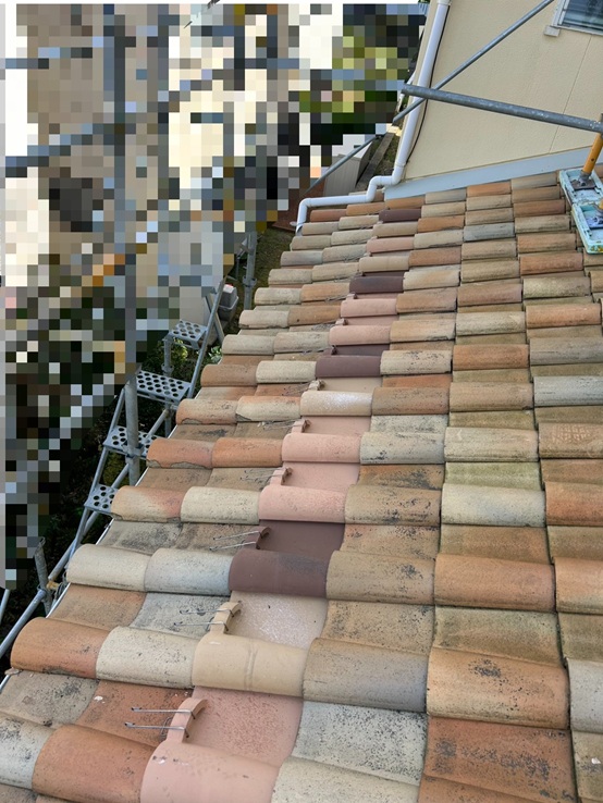 雪止め瓦の輪っかにゆきもちくんの金具を取り付け