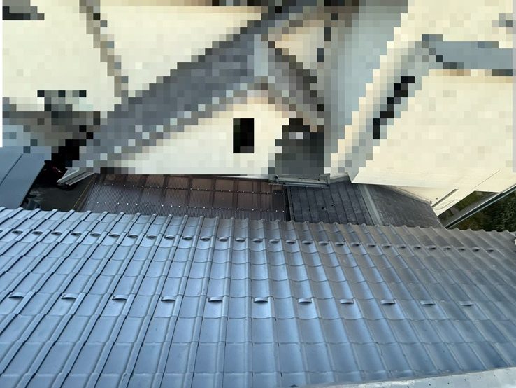 新しい瓦を設置