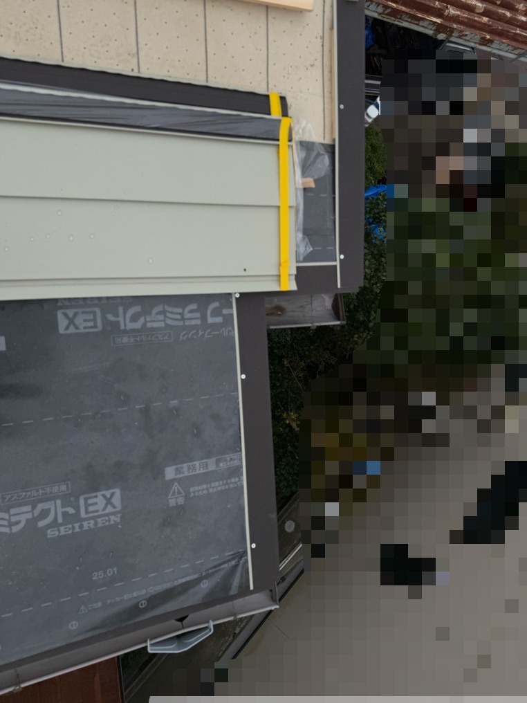 屋根の端に役物セット