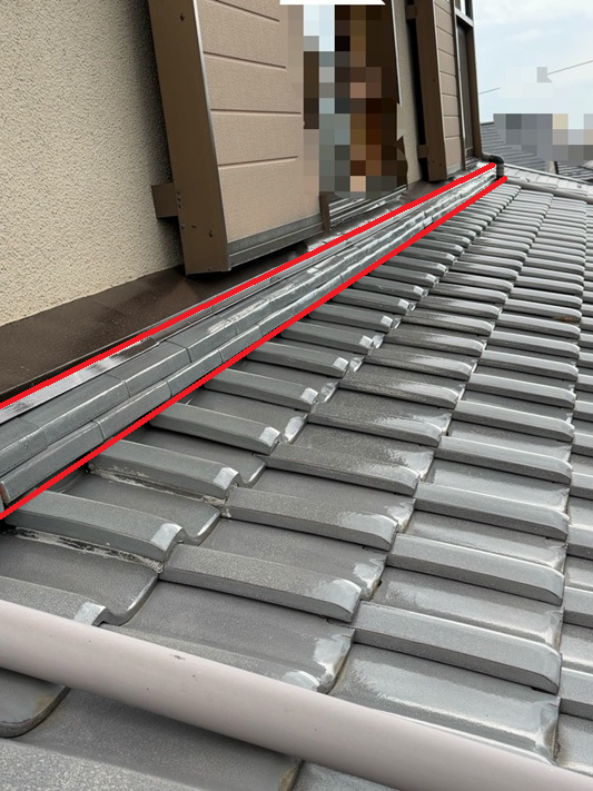 雨水が入り込んまないように水切り板金設置