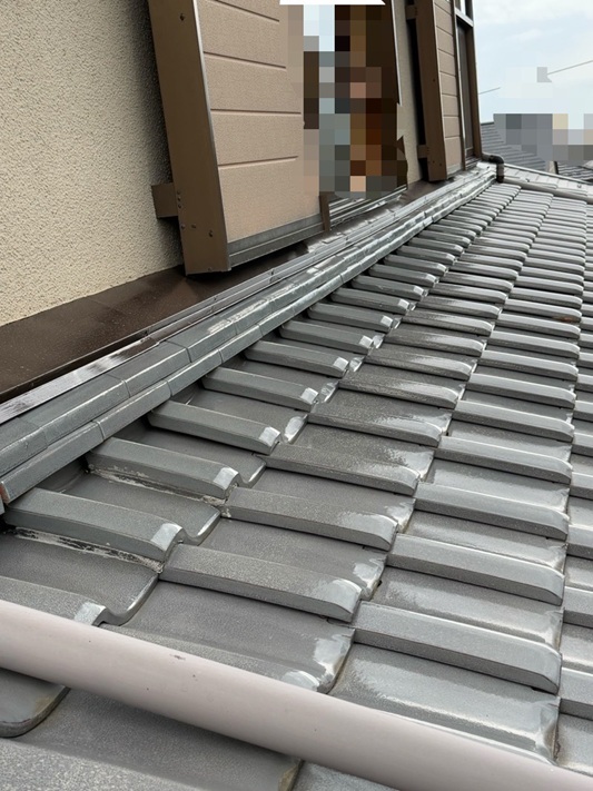 【金沢市】瓦屋根のすき間から雨漏りしていました