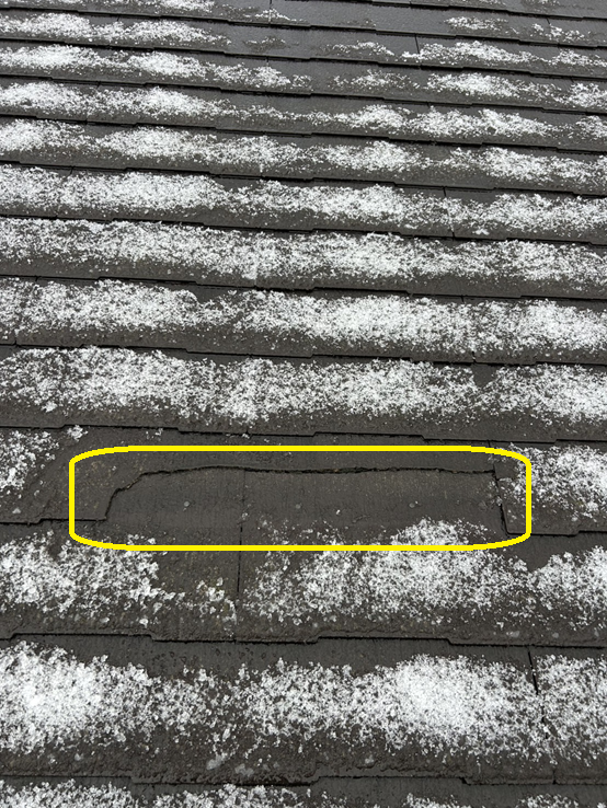 スレートが割れて強風で落下