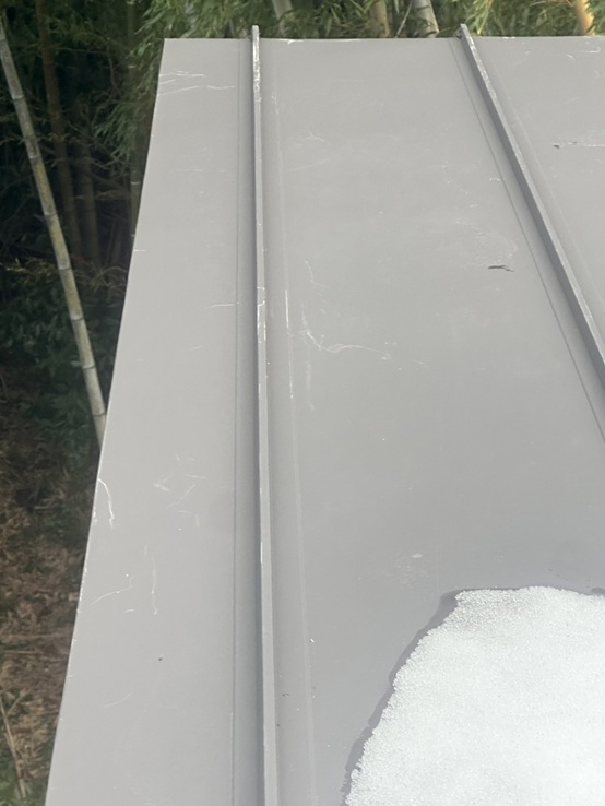 ガルバ屋根に出来た傷