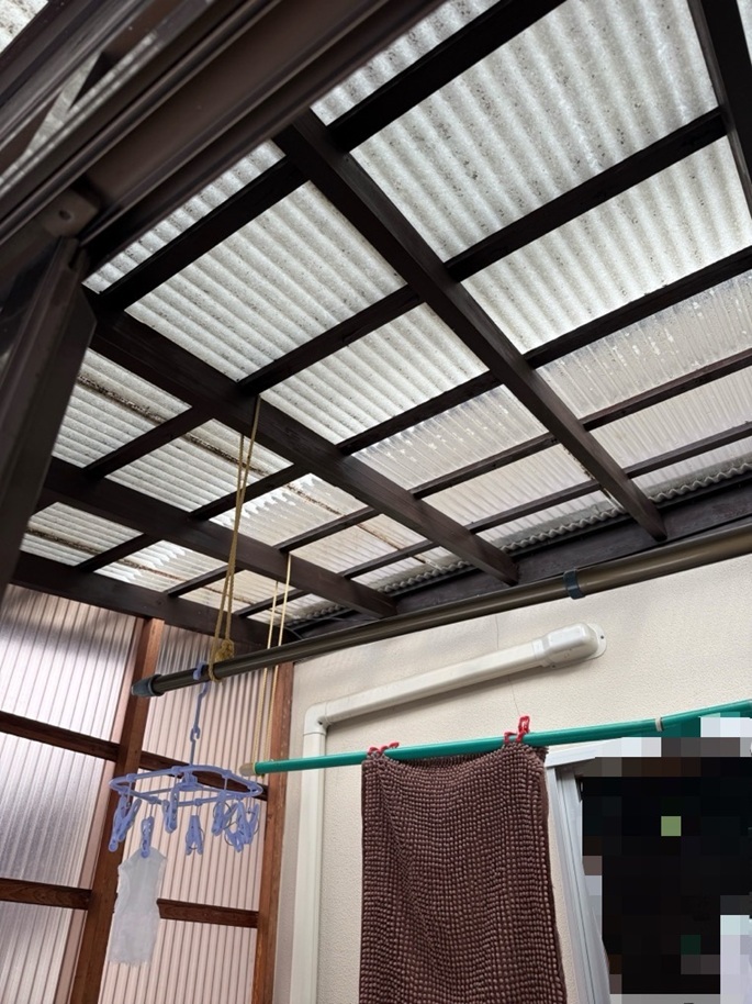 サンルーム屋根ポリカ波板から雨漏り
