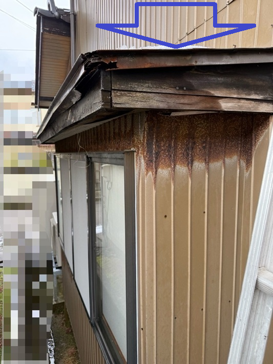 錆びてもろくなった庇