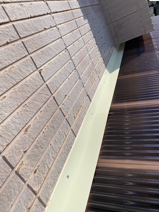 【金沢市】サンルーム屋根からの雨漏り　取り合い水切りを設置