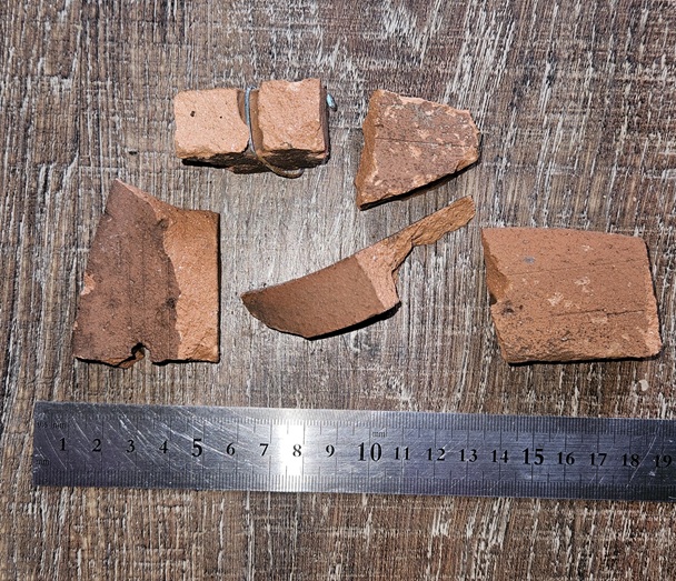 【金沢市】強風で屋根からレンガ状の物が地面に落下！？　正体は瓦屋根の面戸