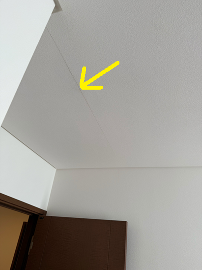 天井クロスのつなぎ目から雨漏り