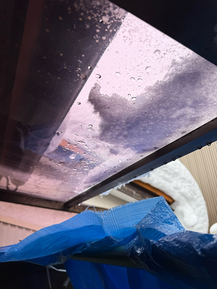 物干し屋根　ポリカパネル破損