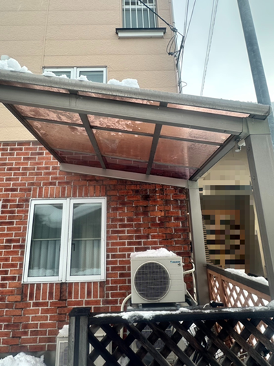 サイクルポートの屋根のパネル交換