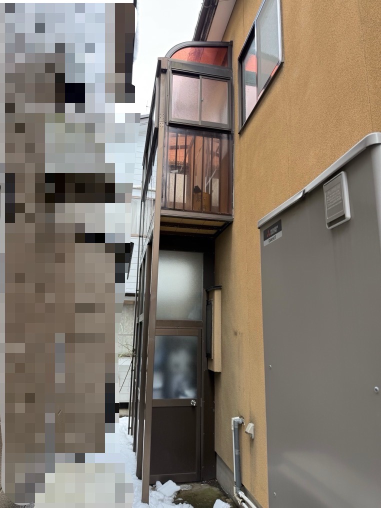 【金沢市】大雪の被害　もともとひび割れして補修していた2階のサンルーム屋根に穴が！