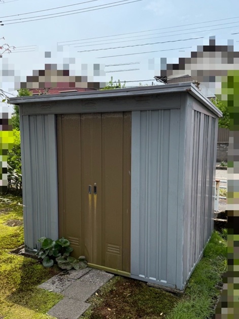 【白山市】物置の屋根からの雨漏り発生!劣化により屋根に穴があいていました【現場調査】