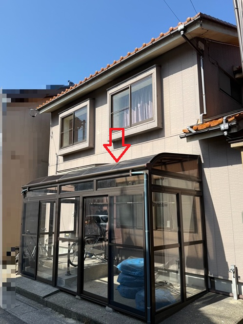 真ん中のパネルが割れました