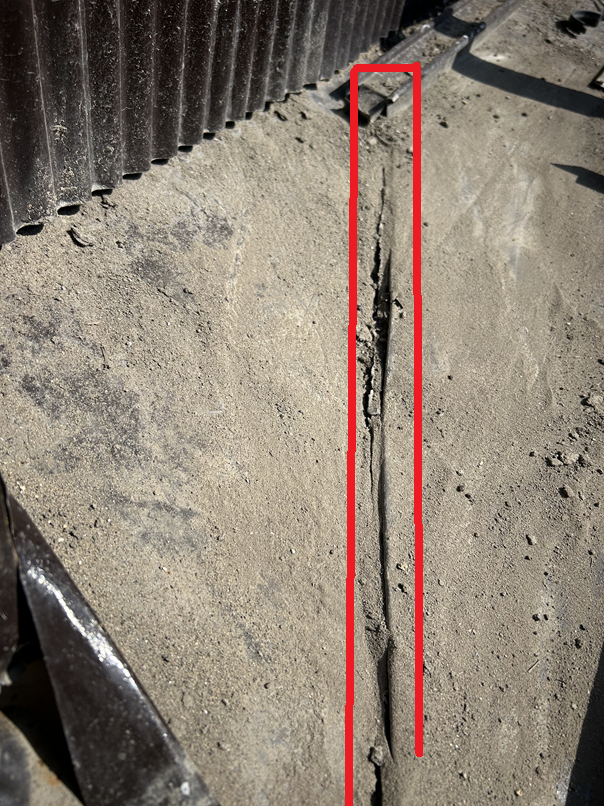 谷板金に亀裂