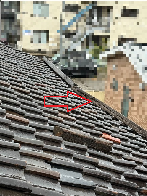 木製の雪止めが外れている