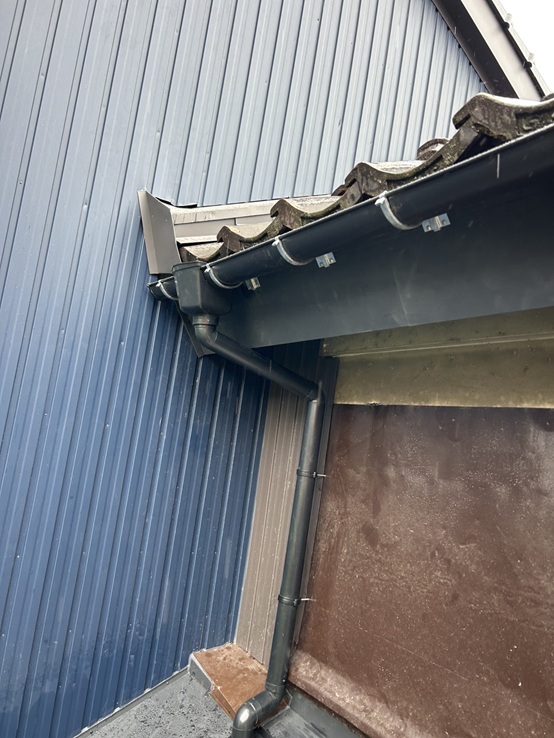新しい雨どい設置