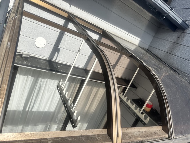 割れているパネル撤去