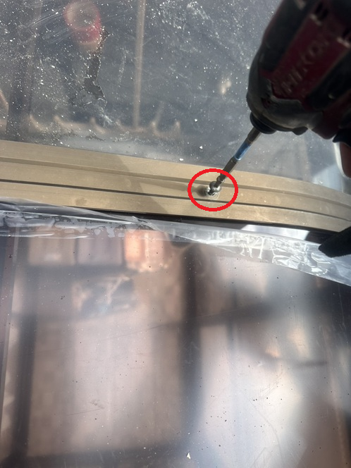 新しいパネルを固定