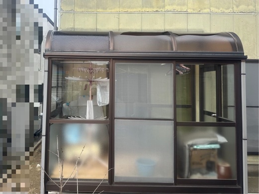 【津幡町】ご実家のサンルームの屋根が雪で破損！サンルーム屋根のパネル交換