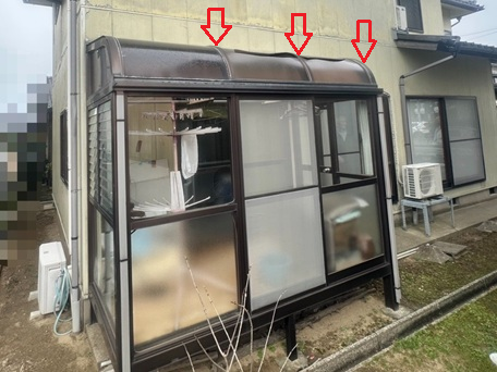 押さえ材をはずします