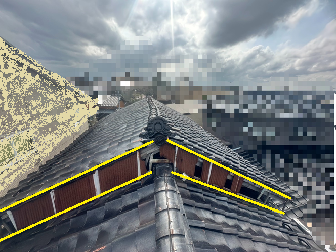 屋根と屋根の取り合いの波板劣化