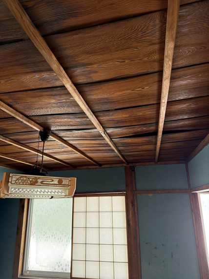 雨漏り　天井が傷んでいます