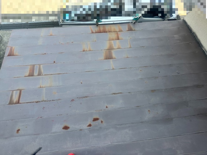 ガルバ屋根にサビ