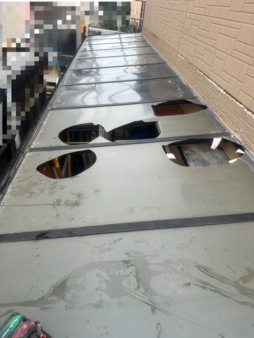 【金沢市】落雪で割れたサンルーム屋根を全面交換！設置25年のパネル劣化を解消しました＾＾