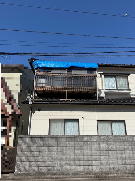 【金沢市】落雪で2階のサンルーム屋根が破損！割れたパネルを交換工事しました