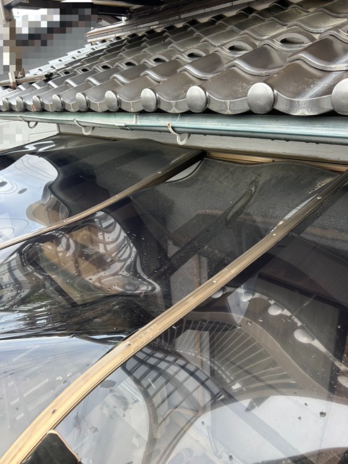 壊れたテラス屋根解体