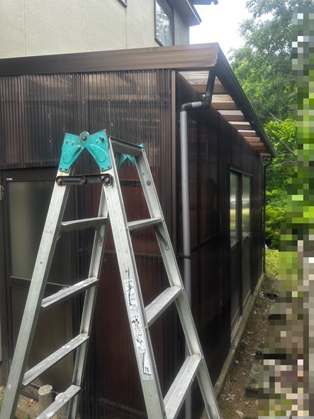 【金沢市】サンルーム屋根のポリカ波板が割れた！必要な部分だけを交換して安心できる屋根へ