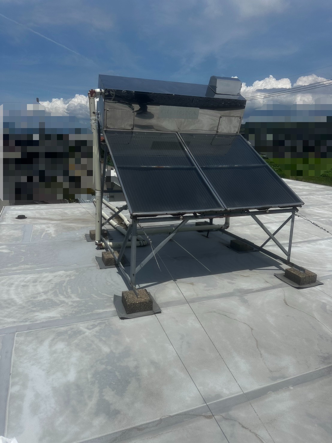 【金沢市】使わなくなった屋上の太陽熱温水器を撤去！屋根への負担軽減と防水補修を行いました