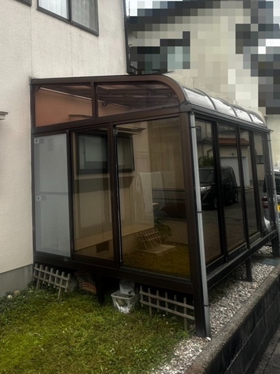 【七尾市】「古くて修理できない」と断られたサンルームの屋根を修繕！パネル3枚交換工事