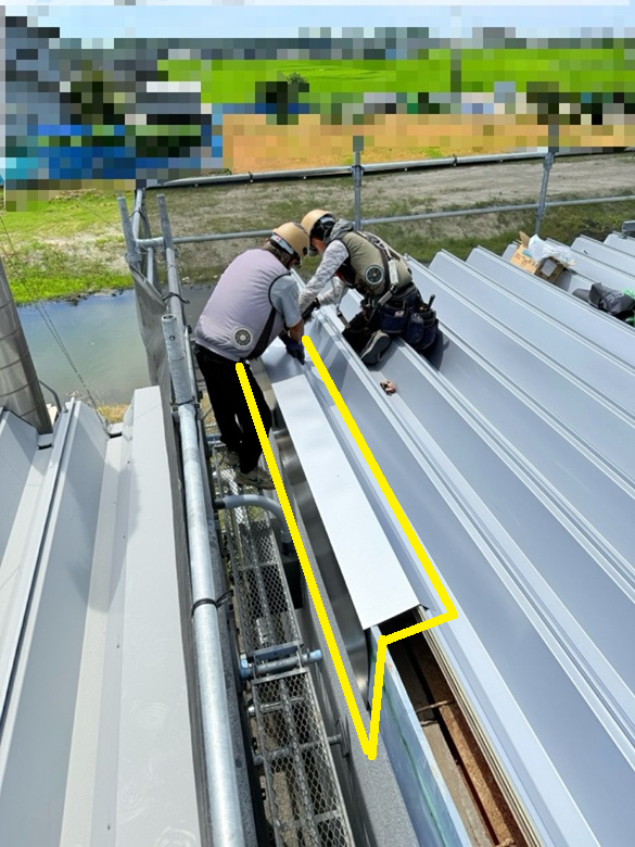 【金沢市】２つの折板屋根の葺き替え工事も終盤！鼻隠し・破風板の設置、雨どい設置
