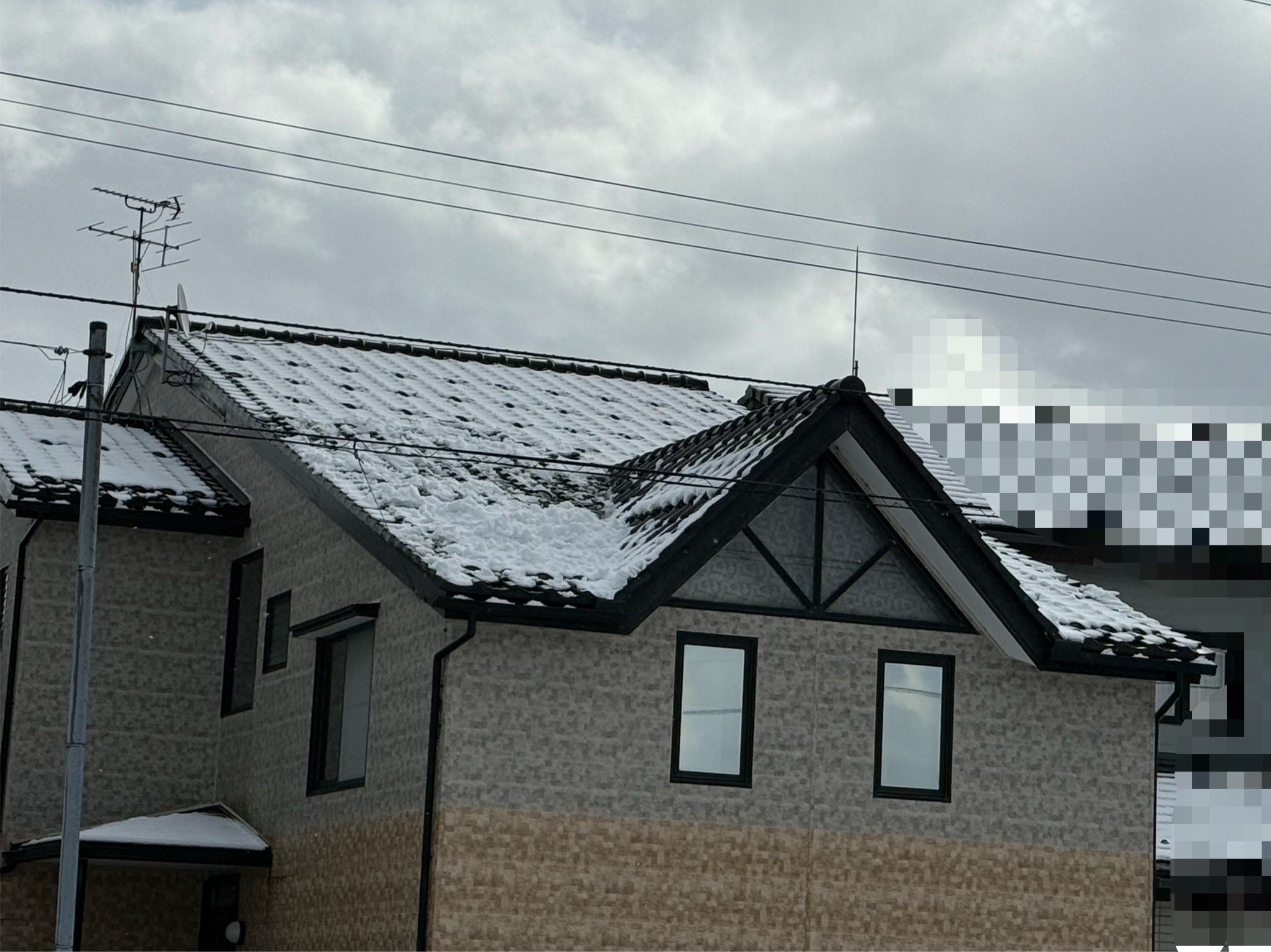 雨漏りしている瓦屋根