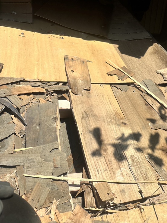 屋根下地が傷んでいました