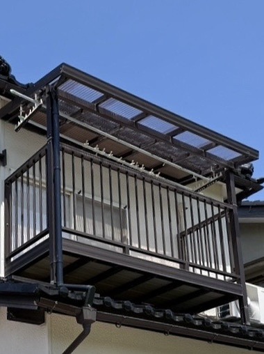ベランダ　屋根パネル張替え　雨樋修理　施工後