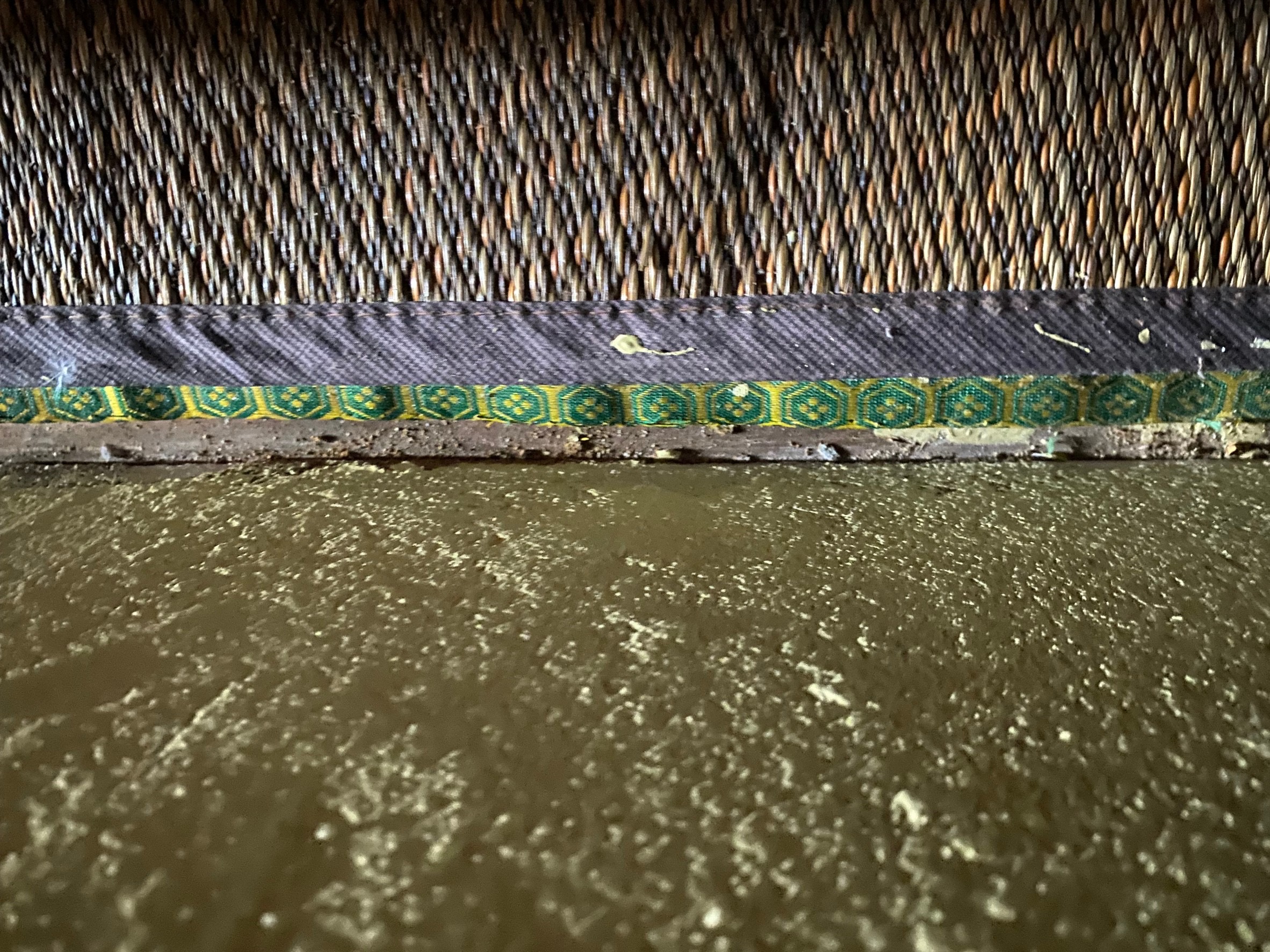【金沢市】長屋住宅の雨漏りを解決！屋根と外壁の境目を板金カバーして雨水の侵入を防ぎました