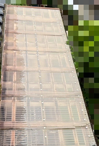 【金沢市】物干し場の屋根を張り替え！樹脂製の波板からポリカーボネート波板に！！