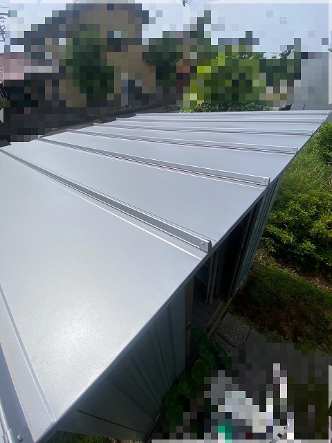 物置　屋根　立平葺き　ガルバリウム鋼板張り　施工後