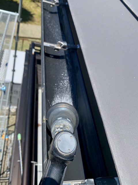 【野々市市】雨樋掃除後、落ち葉除けネットを設置!