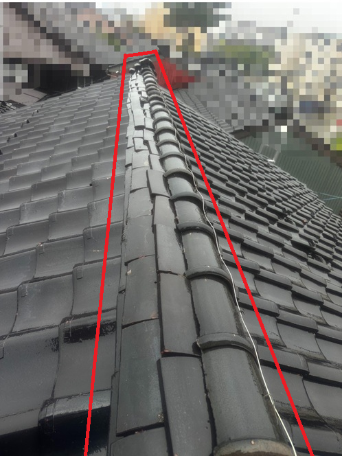 【金沢市】ズレた棟瓦が原因の雨漏り　強化棟金具を使った棟瓦の積み直し工事を実施