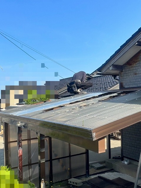車庫　ポリカ屋根　張替え　施工前