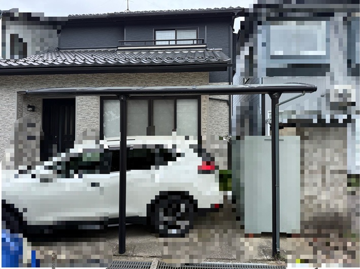 【金沢市】カーポートのポリカパネル交換を検討　1枚の割れから全体の劣化を確認しました