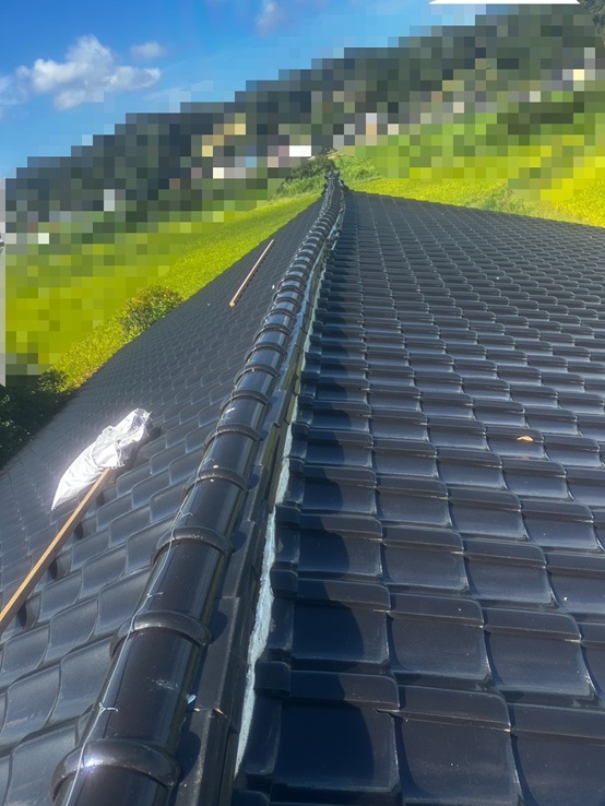 歪んでいる棟瓦