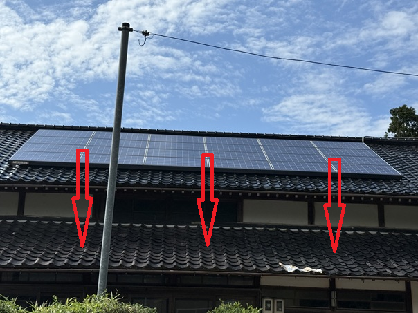 太陽光設置の屋根から雪が落ちて来る