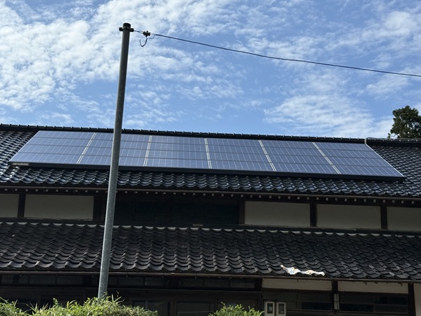 【七尾市】太陽光パネルからの落雪対策と下屋根の葺き替えをご提案