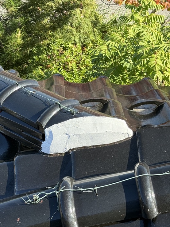 形を整えながら、すき間ができないよう施工します。