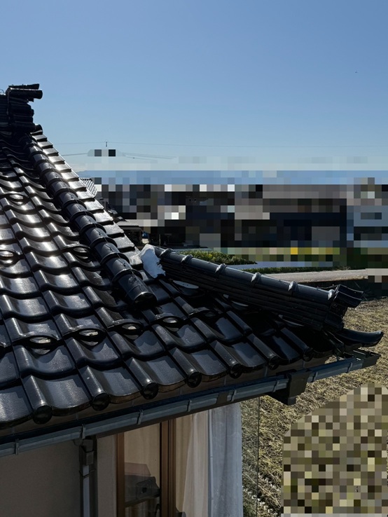 形を整えながら、すき間ができないよう施工します。