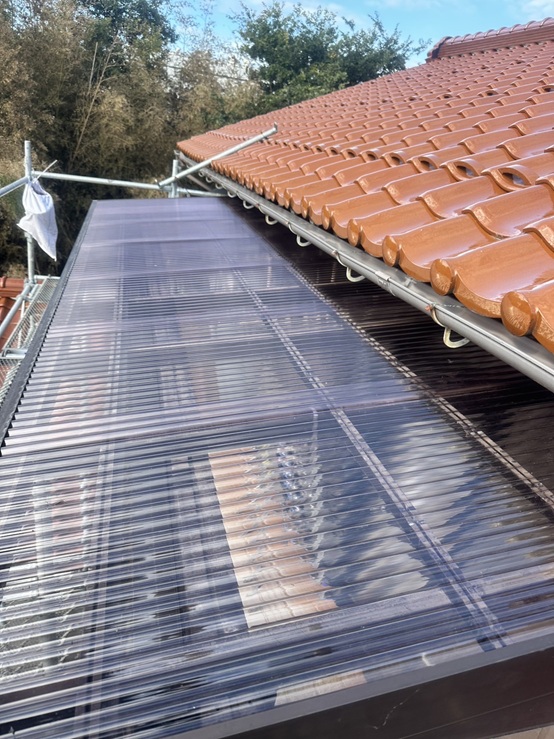 ベランダ屋根の張り替え工事　施工完了